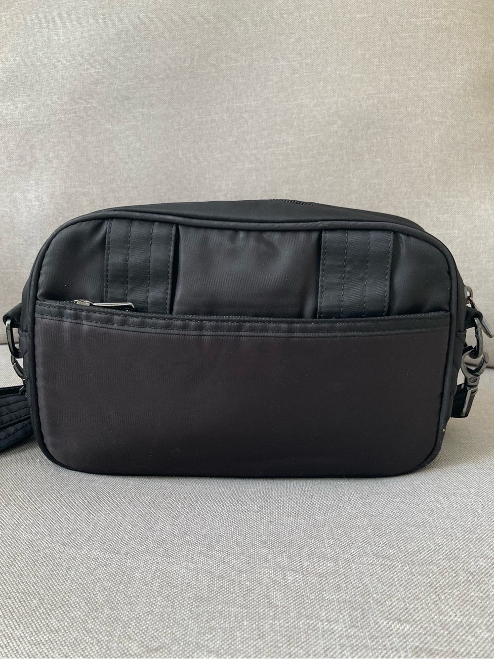 Lug Carousel XL RFID Crossbody & Belt Bag Black Quilted Travel Organizer EUC - Picture 9 of 12